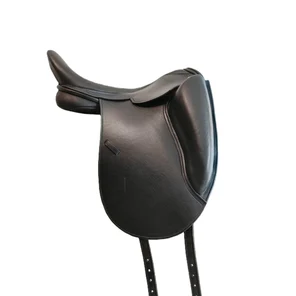 Выездковое седло с внешними упорами